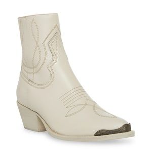 NWT STEVE MADDEN GRESYON BOOTS